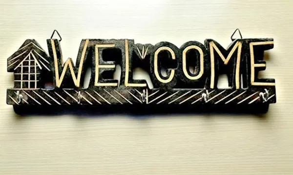Brown_Wall-Mounted_Decorative_Wooden_Key_Holder