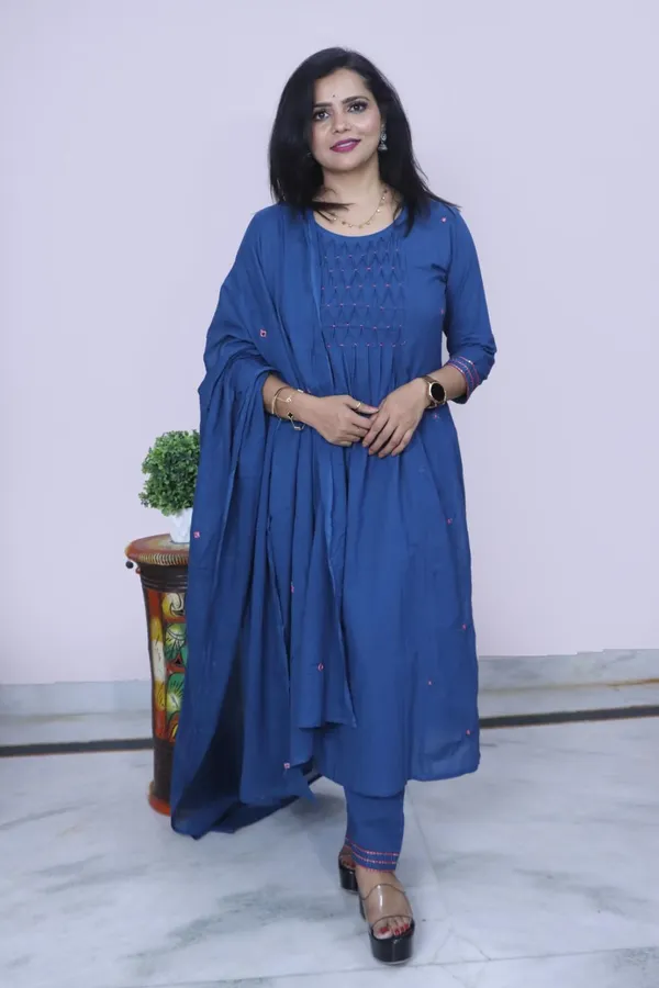 Navy_Blue_Solid_Pleated_Suit_Set_With_Dupatta_For_Women