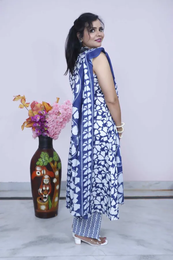 Blue_&_White_Printed_Cotton_Suit_Set_With_Dupatta_For_Women