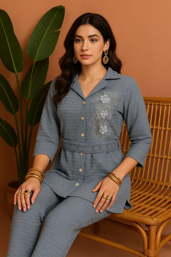 Grey_Elegant_Textured_Kurti_Set_With_Floral_Embellishment_For_Women