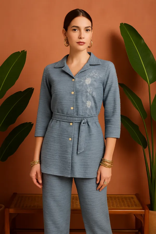 Grey_Elegant_Textured_Kurti_Set_With_Floral_Embellishment_For_Women
