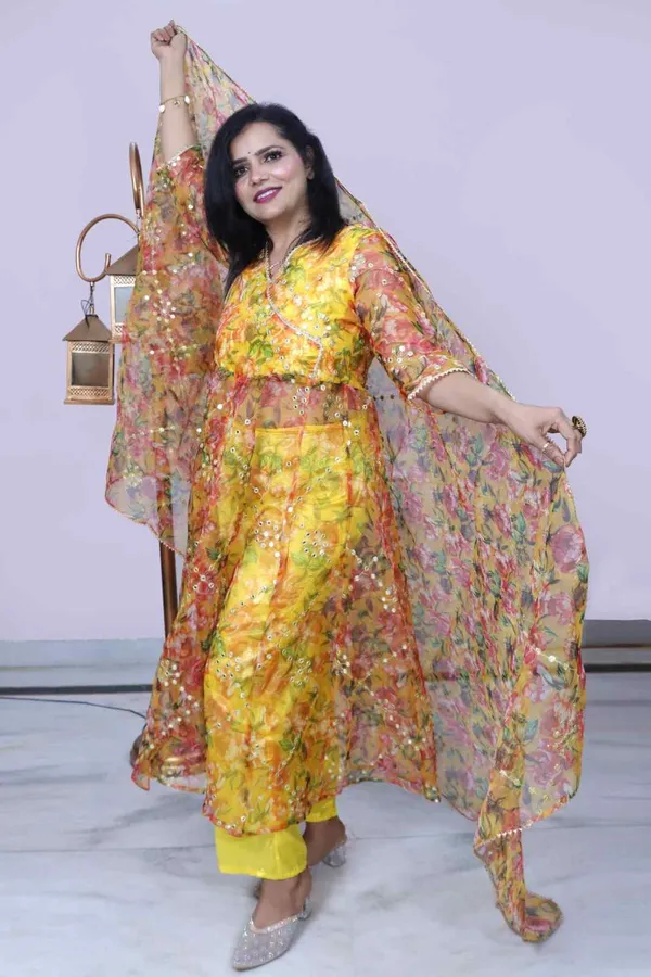 Yellow_Floral_Printed_Suit_Set_With_Dupatta_For_Women