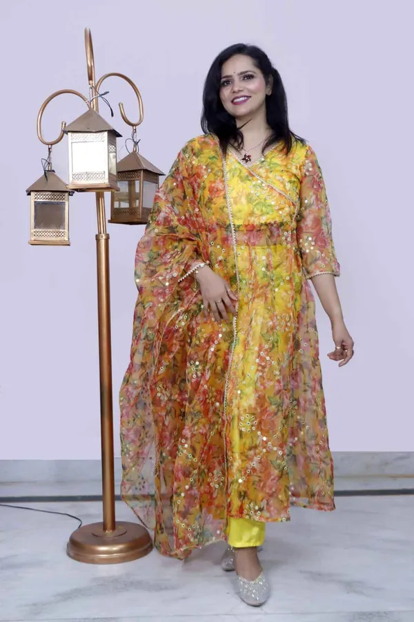 Yellow_Floral_Printed_Suit_Set_With_Dupatta_For_Women