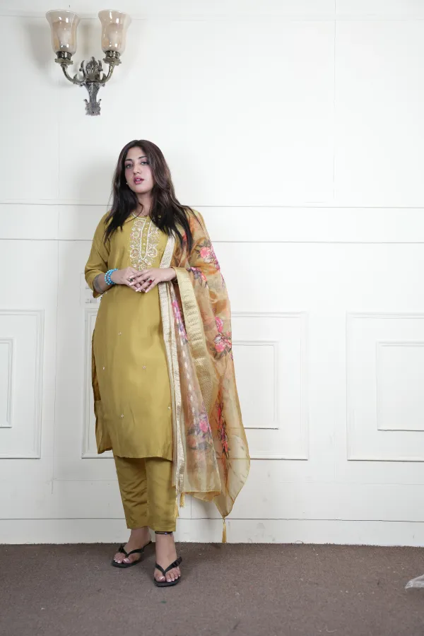 Yellow_Party_Wear_Suit_Set_For_Women