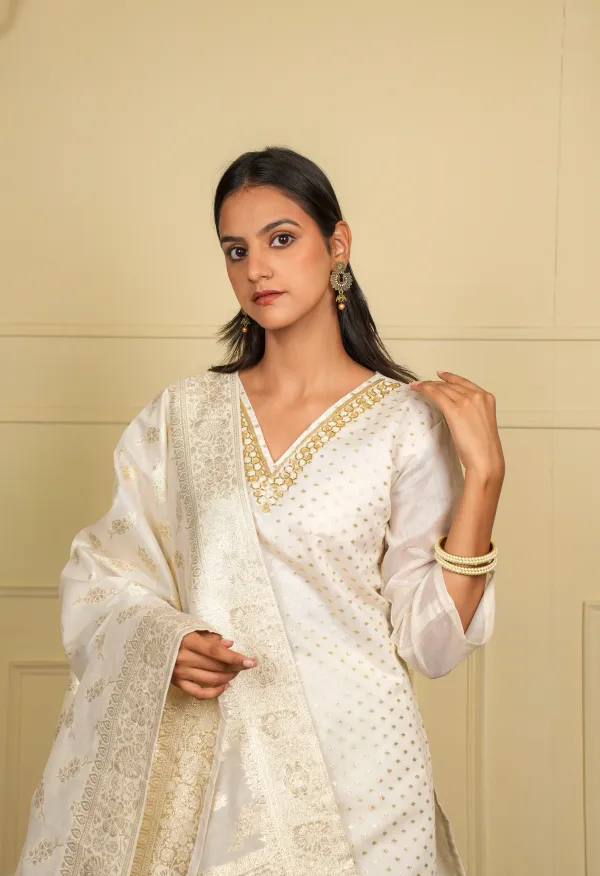 White_Trendy_Design_Party_Wear_Suit_Set_For_Women
