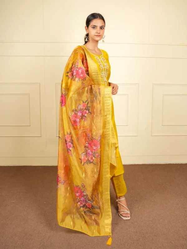 Yellow_Party_Wear_Suit_Set_For_Women