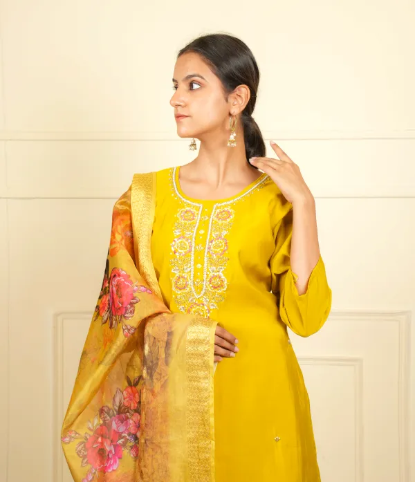 Yellow_Party_Wear_Suit_Set_For_Women