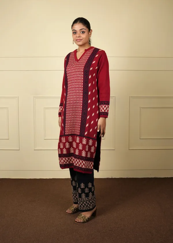Maroon_&_Blue_Cotton_Silk_Kurta_Trouser_Woolen_Set_For_Women