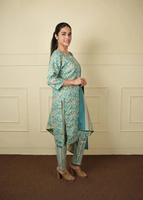 Sky_Blue_Velvet_Stretchable_Pashmina_Kurti_Set_For_Women