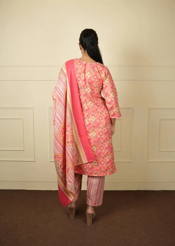Pink_Gajri_Velvet_Stretchable_Pashmina_Kurti_Set_For_Women
