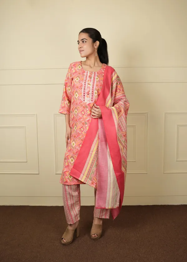 Pink_Gajri_Velvet_Stretchable_Pashmina_Kurti_Set_For_Women