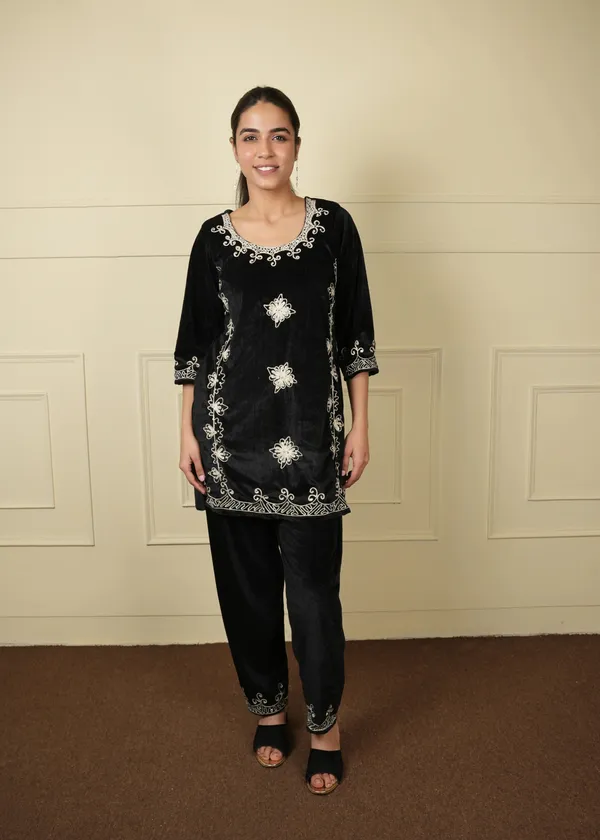 Black_Velvet_Stretchable_Kurti_Pant_Velvet_Co-Ord_Set_For_Women