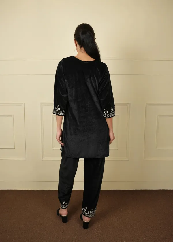 Black_Velvet_Stretchable_Kurti_Pant_Velvet_Co-Ord_Set_For_Women
