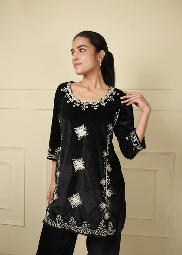 Black_Velvet_Stretchable_Kurti_Pant_Velvet_Co-Ord_Set_For_Women