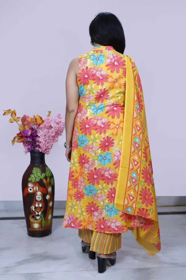 Yellow_Floral_Printed_Suit_Set_With_Dupatta_For_Women
