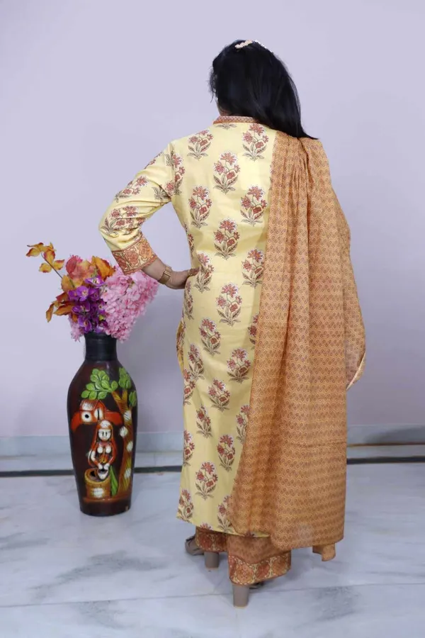 Yellow_Printed_Cotton_Suit_Set_With_Dupatta_For_Women