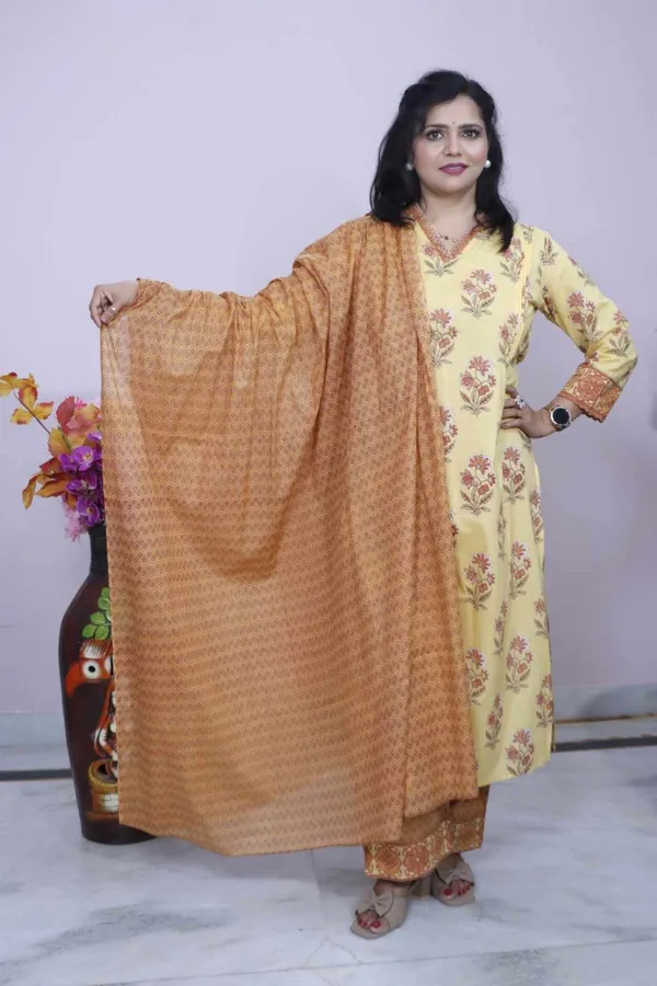Yellow_Printed_Cotton_Suit_Set_With_Dupatta_For_Women