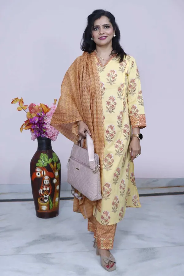 Yellow_Printed_Cotton_Suit_Set_With_Dupatta_For_Women