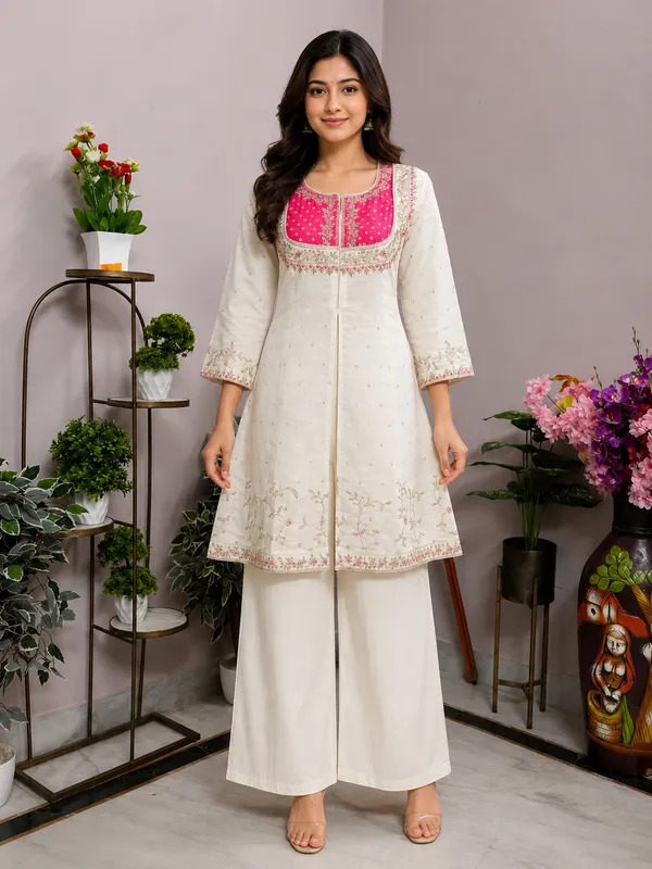 Off_White_Embroidered_Kurta_Set_For_Women