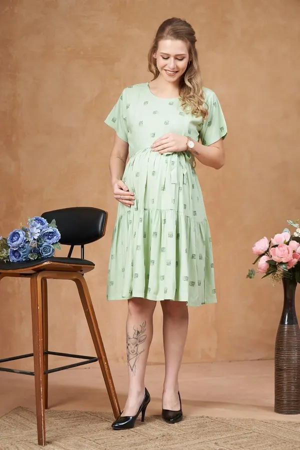Pista_Green_Woven_Short_Flutter_Sleeves_Gemotrical_Printed_Maternity_Dress_With_Pocket_&_Concealed_Zipper_For_Women