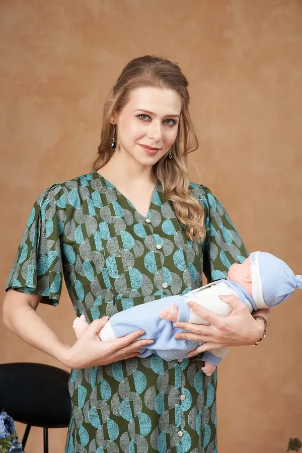 Olive_Green_Woven_Fla_Short_Sleeves_Gemotrical_Printed_Maternity_Dress_With_Pocket_&_Concealed_Zipper_For_Women