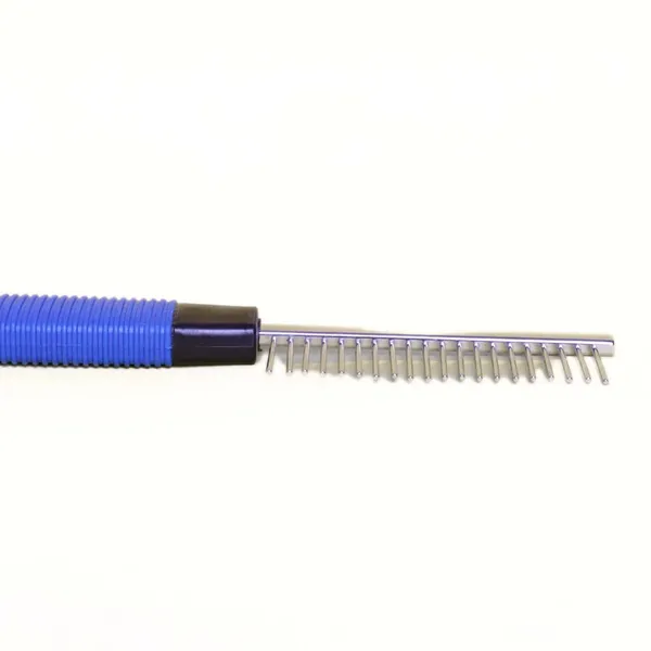Blue_And_Black_Stainless_Steel_Dogs_And_Cats_Grooming_Comb