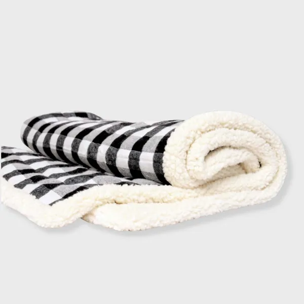 Black_And_White_Warm_Comfortable_Pet_Blanket
