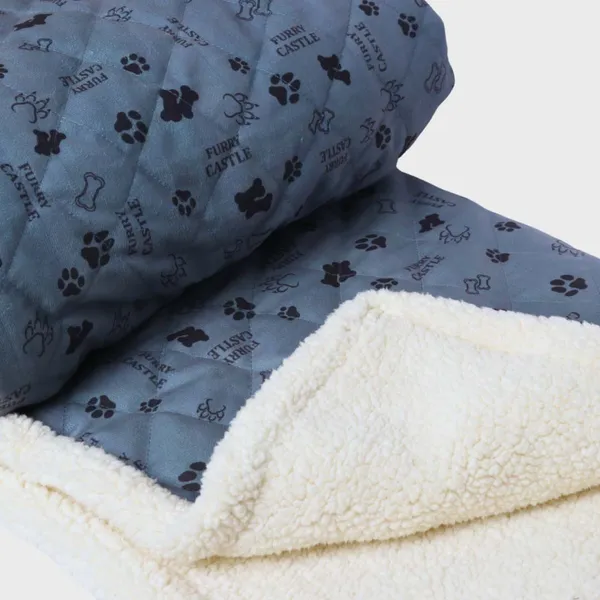 Light_Blue_Warm_Comfortable_Pet_Blanket_With_Furry_Castle_Print
