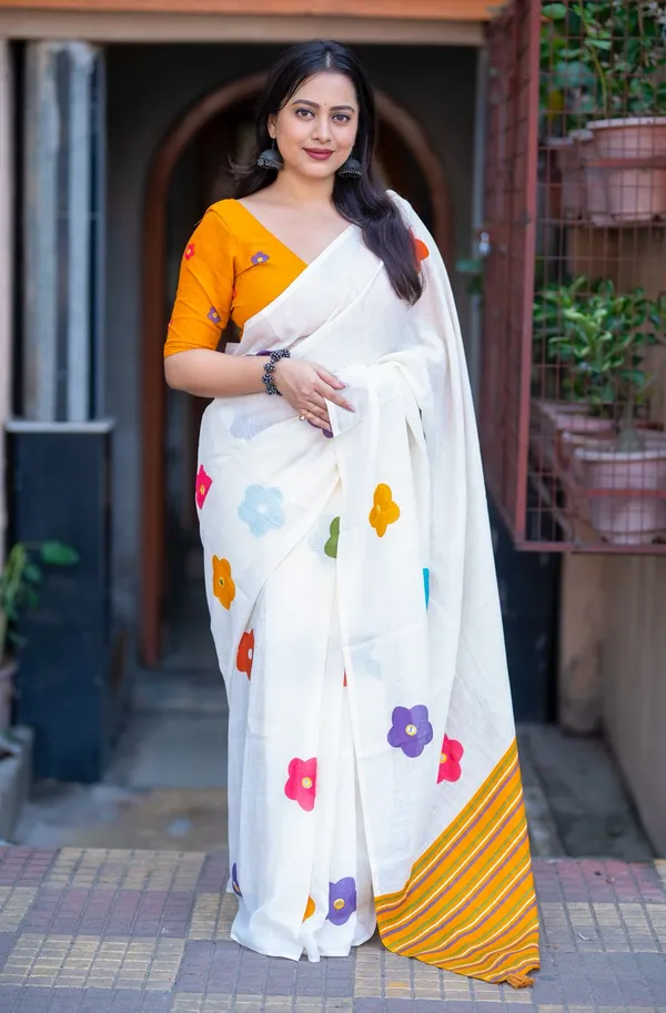 Off_White_548_Off_Linen_Floral_Printed_Saree_With_Blouse_For_Women