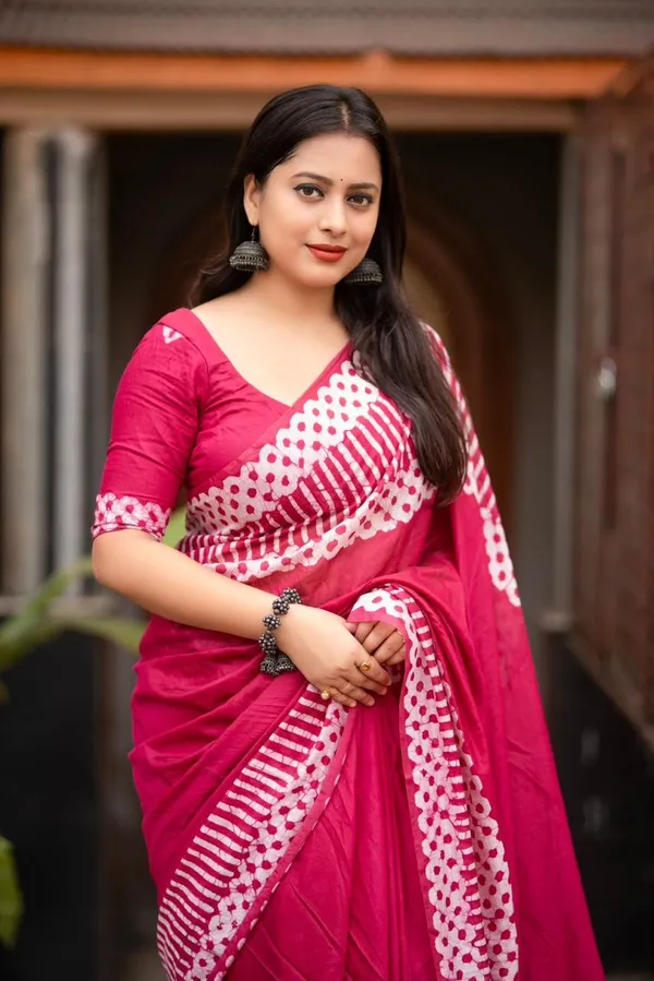 Pink_Bandhani_Print_Cotton_Saree_With_Border_For_Women