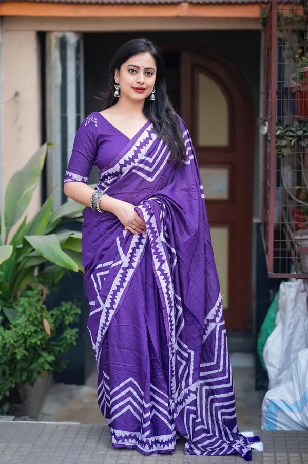 Purple_Geometric_Print_Cotton_Saree_With_Zigzag_Pattern_And_Tassel_Border_For_Women