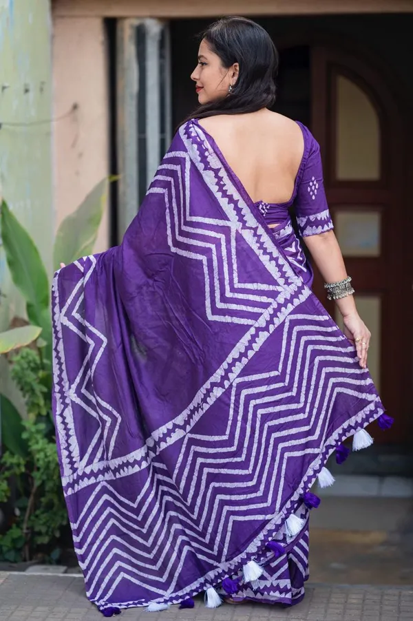 Purple_Geometric_Print_Cotton_Saree_With_Zigzag_Pattern_And_Tassel_Border_For_Women