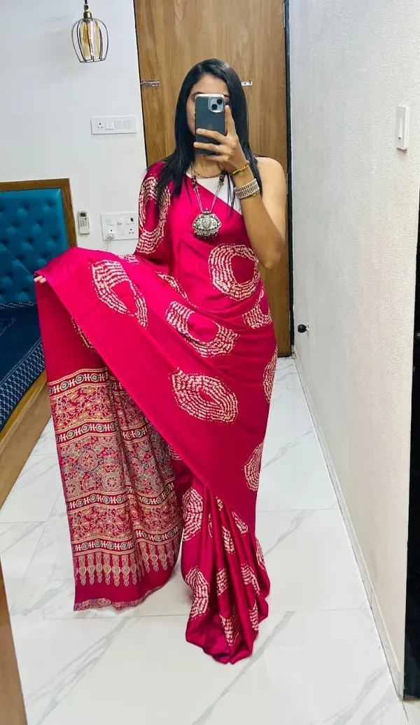 Magenta_Pink_Bandhani_Print_Saree_With_Border_For_Women
