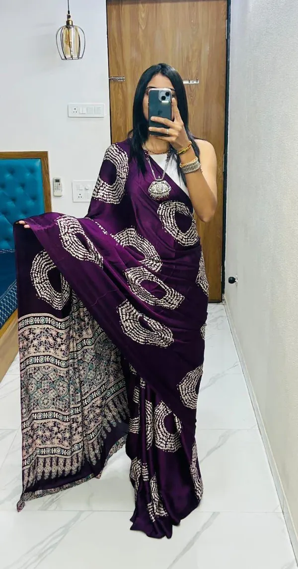 Purple_Bandhani_Saree_With_Embellishments_For_Women