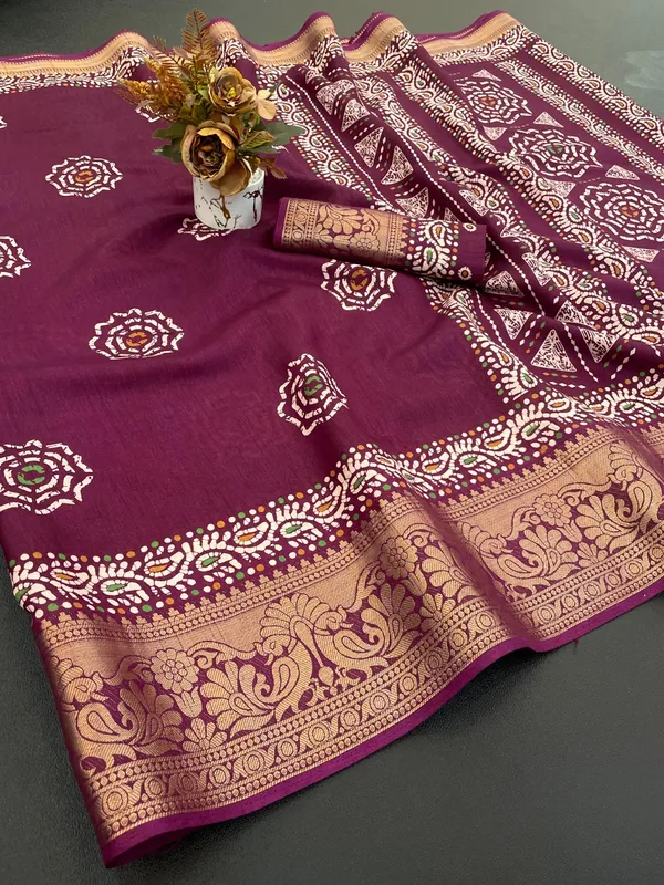 Magenta_Banarasi_Silk_Saree_With_Zari_Border_And_Brocade_Motifs_For_Women