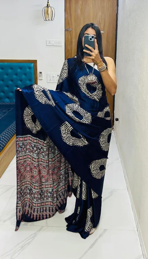 Navy_Blue_Embellished_Saree_With_Printed_Border_For_Women