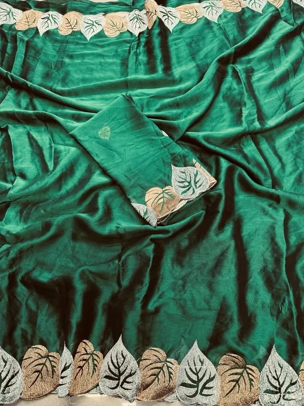 Green_Elegant_Saree_With_Embroidered_Leaf_Border_For_Women