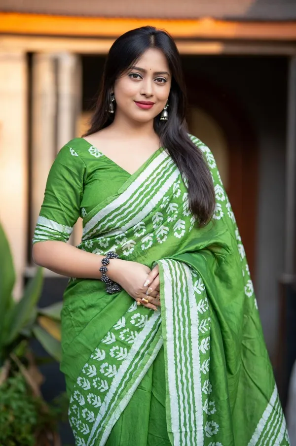 Green_Block_Printed_Cotton_Saree_With_Floral_Motifs_And_Tassel_Border_For_Women