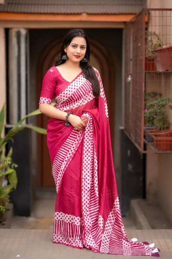 Pink_Bandhani_Print_Cotton_Saree_With_Border_For_Women