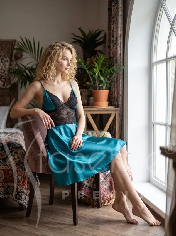 Sensual_Teal_Blue_Satin_Babydoll_Nighty_with_Black_Lace_Bust_&_Adjustable_Straps