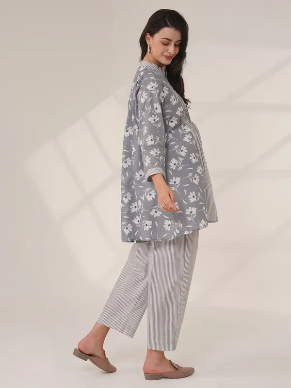 Grey_Pinstripe_&_Floral_Stripes_&_Florals_Maternity_Co-Ord_Set