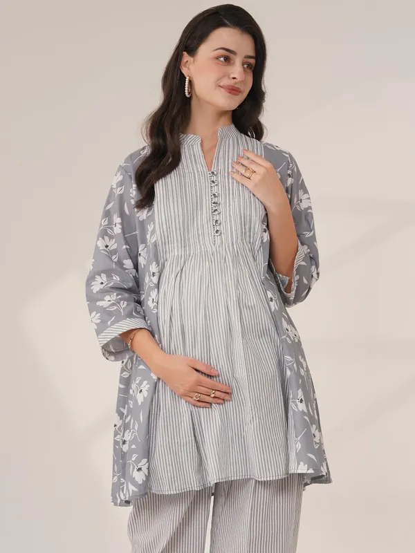 Grey_Pinstripe_&_Floral_Stripes_&_Florals_Maternity_Co-Ord_Set