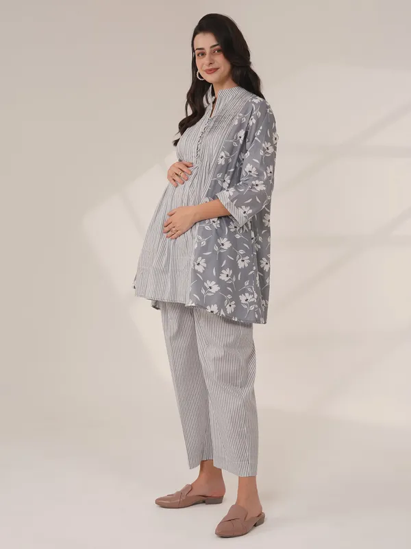 Grey_Pinstripe_&_Floral_Stripes_&_Florals_Maternity_Co-Ord_Set