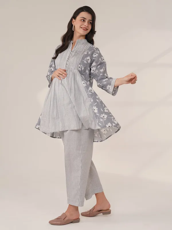 Grey_Pinstripe_&_Floral_Stripes_&_Florals_Maternity_Co-Ord_Set