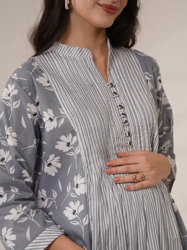 Grey_Pinstripe_&_Floral_Stripes_&_Florals_Maternity_Co-Ord_Set