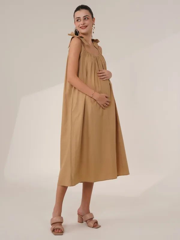 Sand_&_Neutral_The_Dune_Bow-Back_Maternity_Dress