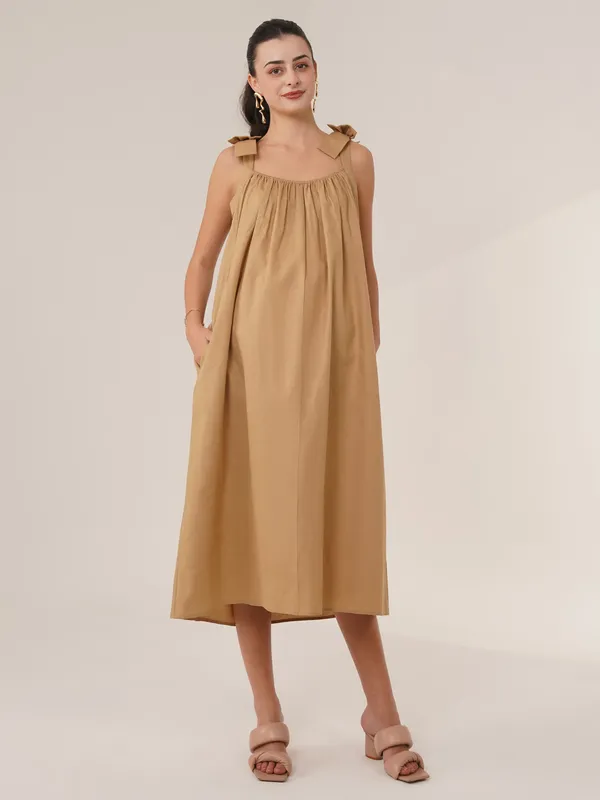 Sand_&_Neutral_The_Dune_Bow-Back_Maternity_Dress