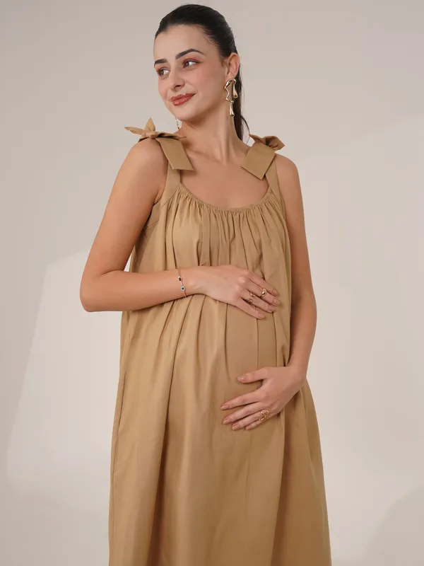 Sand_&_Neutral_The_Dune_Bow-Back_Maternity_Dress