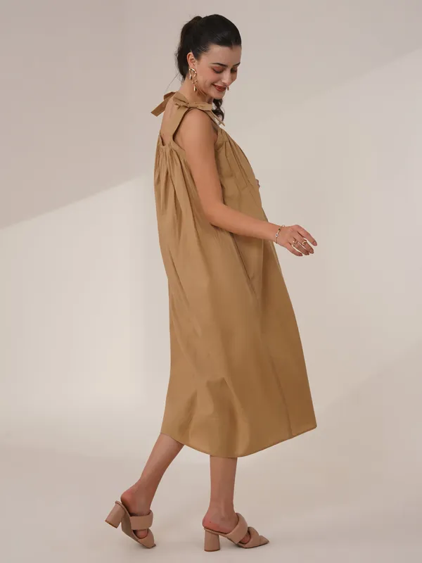 Sand_&_Neutral_The_Dune_Bow-Back_Maternity_Dress