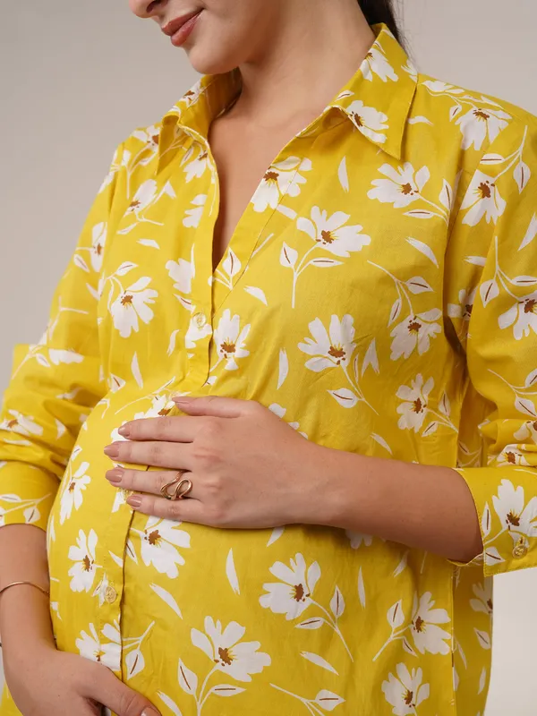 Yellow_&_White_Sunny_Floral_Maternity_Shirt_&_Pant_Set